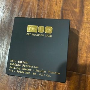 Pat McGrath Labs - Sublime perfection setting powder in medium 3